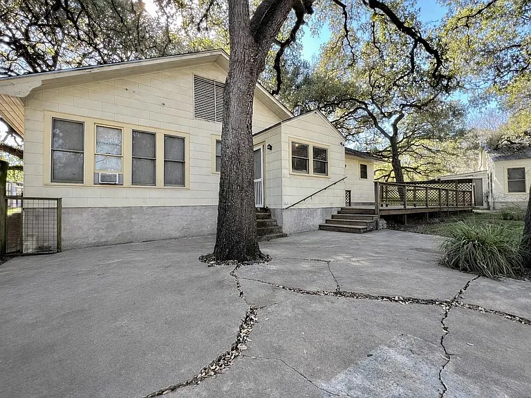 302 Park Ln — Photo 13