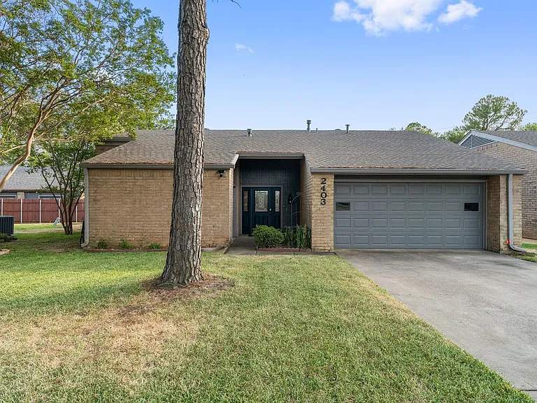 2403 N Carrier Pkwy — Photo 7