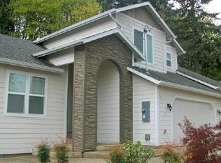 325 7th St, Scotts Mills, OR