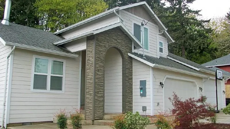 325 7th St photo 1