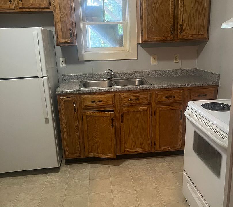 1st image of 228-230 Shelburne Rd