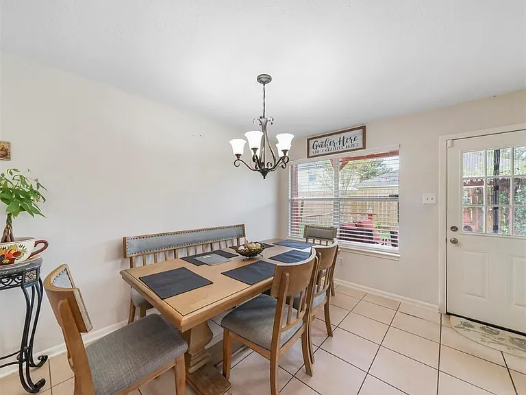 6619 Wellington Meadows Dr — Photo 7