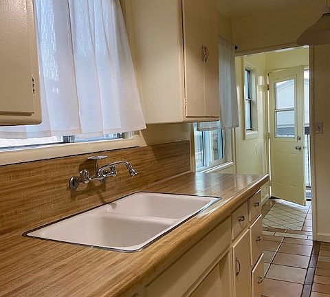 5th image of 10656 Key West St