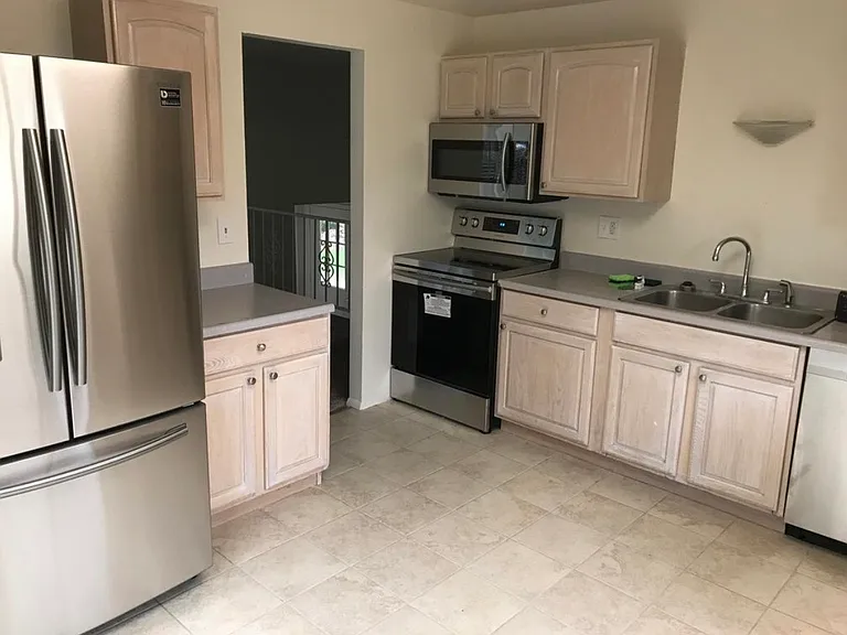 1340 Fresno Ct — Photo 4