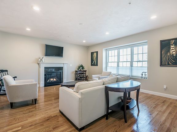 4th image of 40 Mayflower Dr