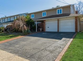 1908 Cynthia Ln, Merrick, NY 11566