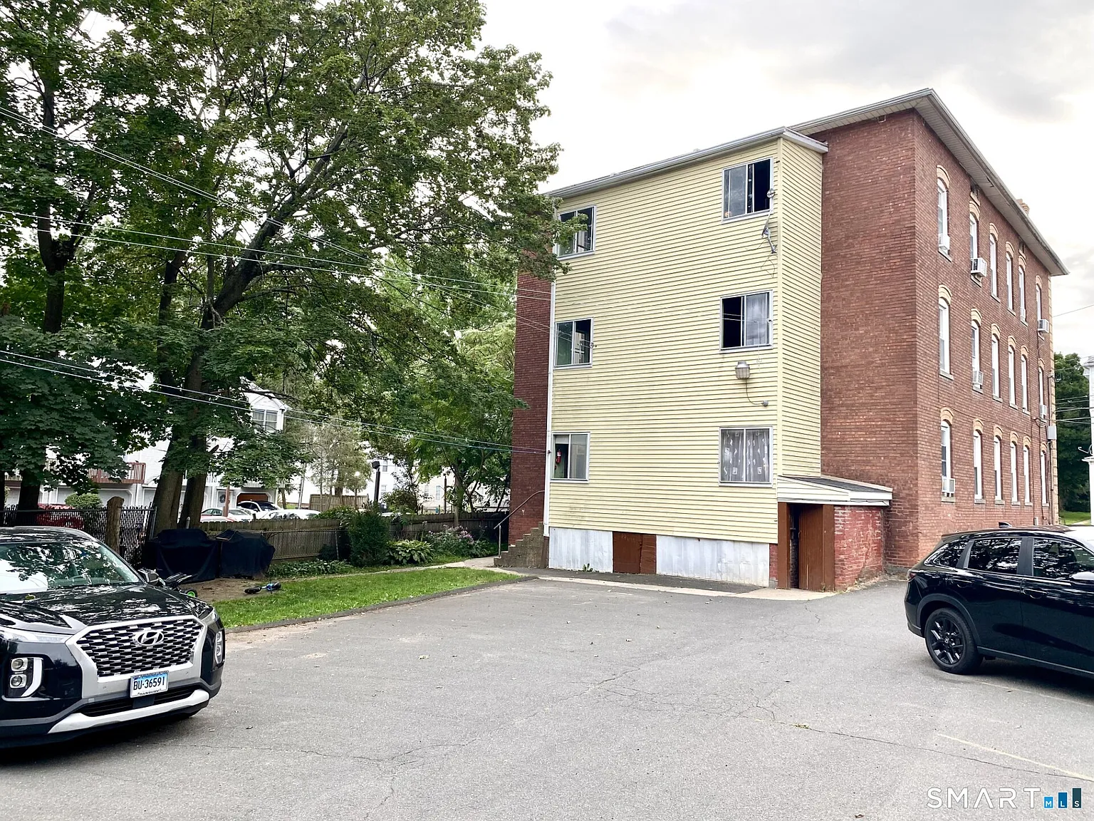2 bed, 2.0 bath, 900 sqft, $1,350 — Photo 2