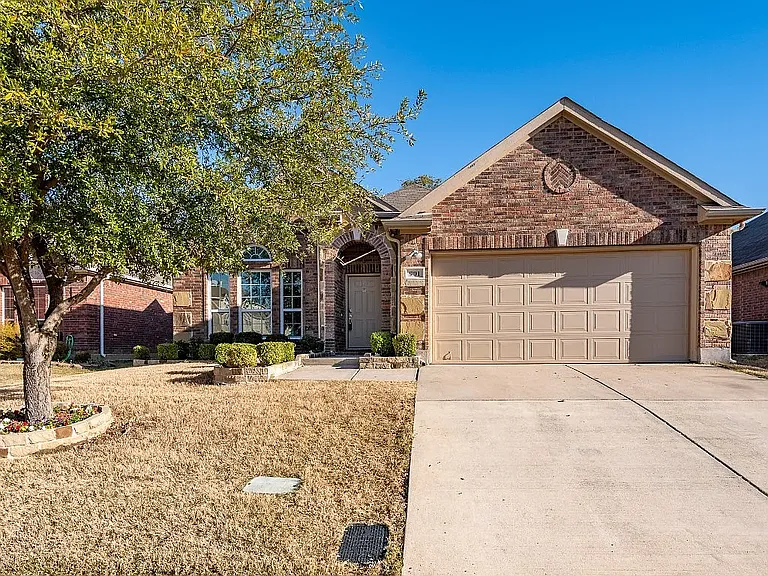 901 Witherby Ln — Photo 13