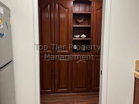 5th image of 616 Bel Air Dr W