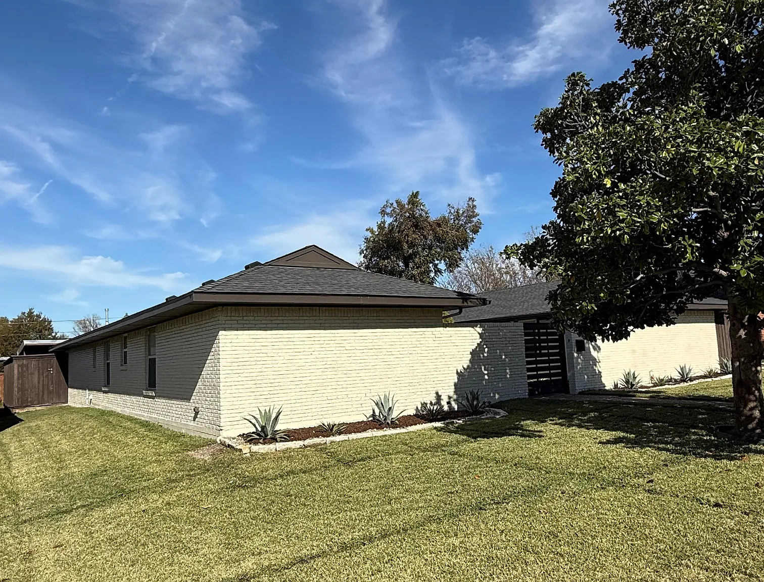 3185 Darvany Dr — Photo 1
