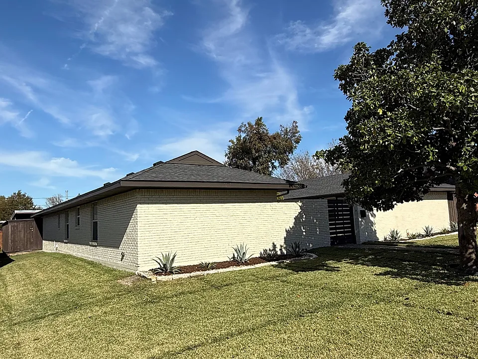 3185 Darvany Dr