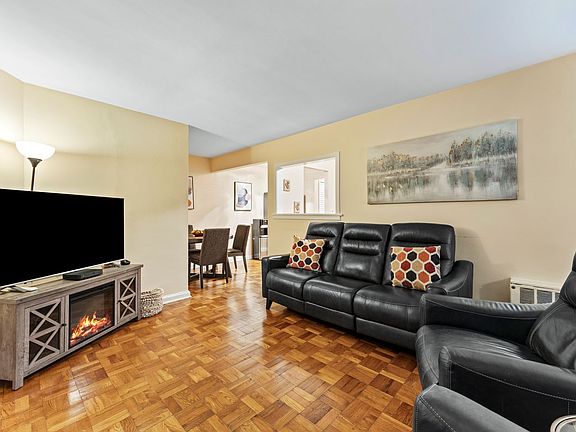 5th image of 2333 Hudson Ter APT A1