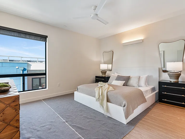 Venue Residences — Photo 69