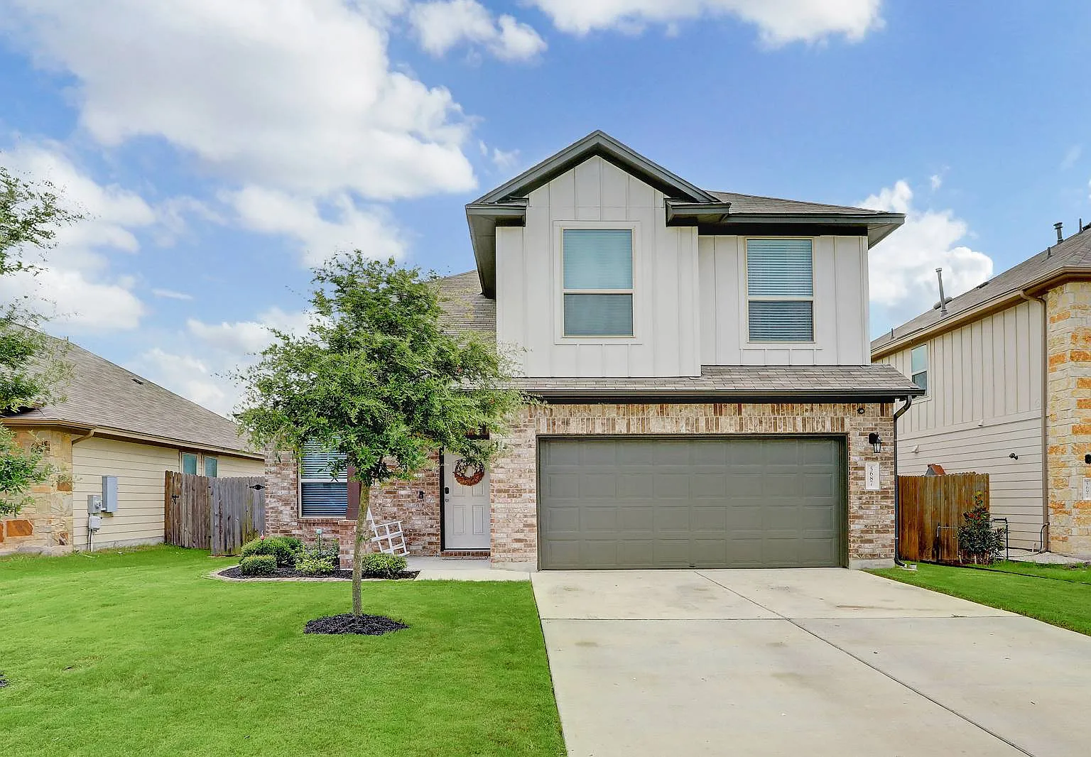 3 bed, 2.5 bath, 1400 sqft, $1,895 — Photo 1