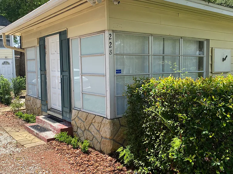 228 W Warren Ave — Photo 16
