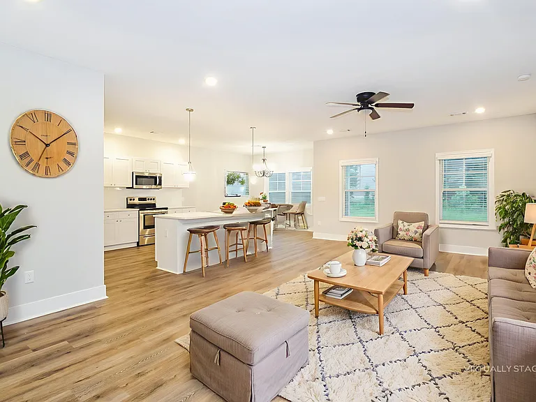 1008 Autumns Wood Cir E — Photo 2