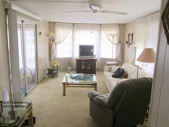 2nd image of 24 Hawaiian Way