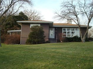 1015 Robin Rd, Muscatine, IA 52761
