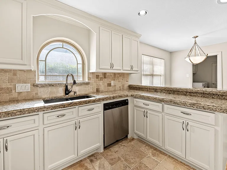 2227 Parana Dr — Photo 14