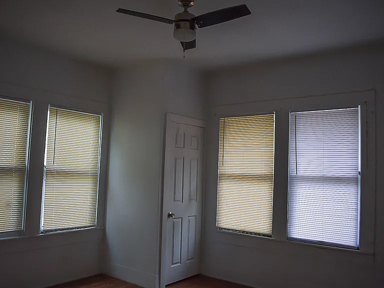 2246 E Houston St — Photo 44