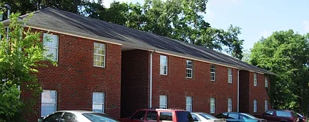 Creekside Apartments — Photo 1