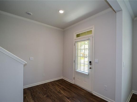 4th image of 331 Belmont Dr SE