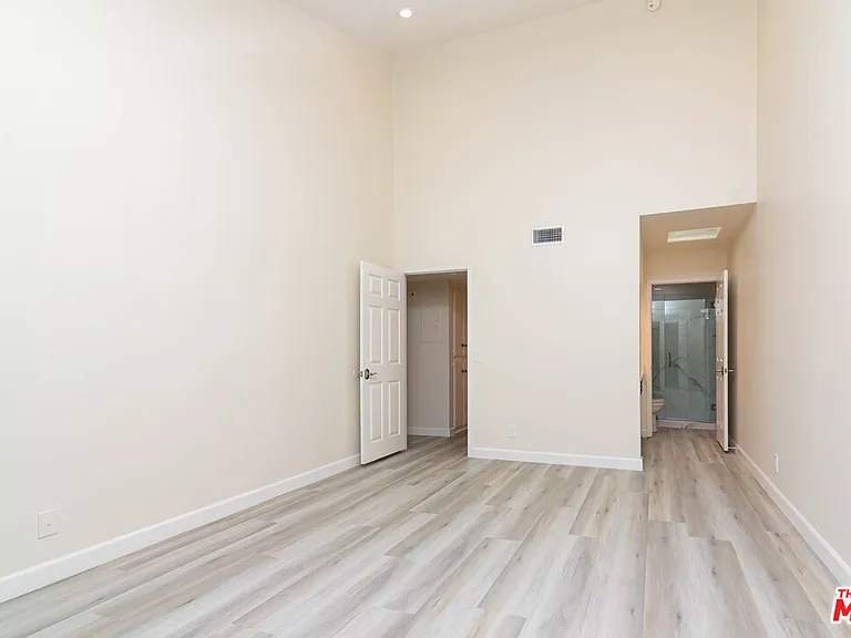 8515 Falmouth Ave #422 — Photo 18