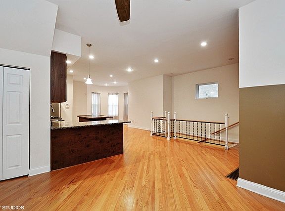 4th image of 5720 S King Dr #1