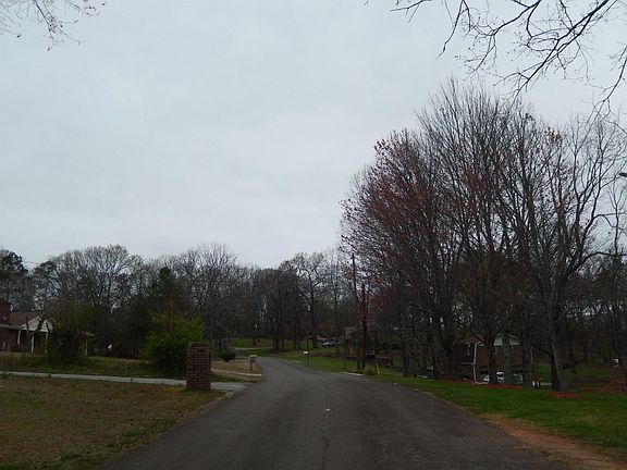 4th image of 108 Rock Creek Dr