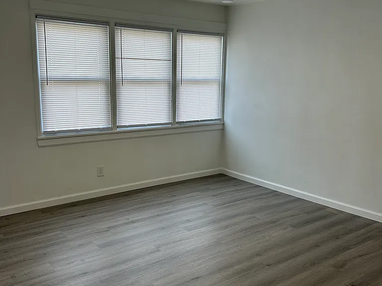 100-21C Midland Hts — Photo 3