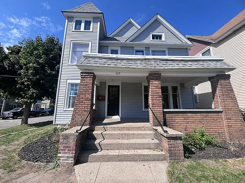 425 Fuller Ave SE Photo 1
