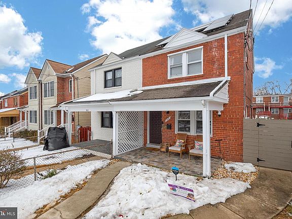 3rd image of 162 Forrester St SW