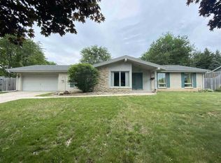 2085 Stornway Dr, Rockford, IL 61107