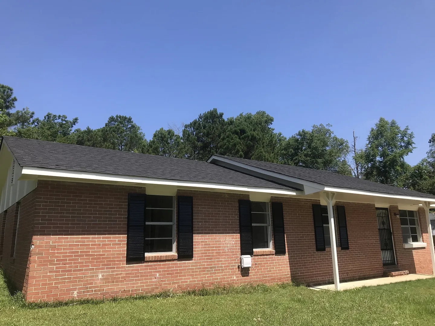 1023 Amber Dr photo 1