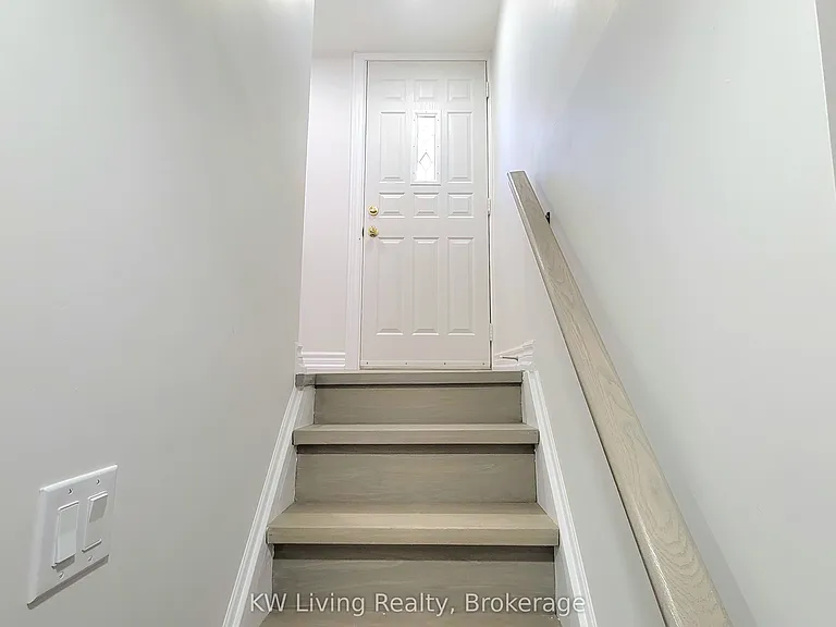 6 Gardens Cres #BASEMENT — Photo 11