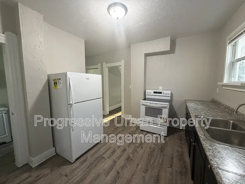 4 bed, 1.5 bath, 1340 sqft, $1,595 — Photo 3