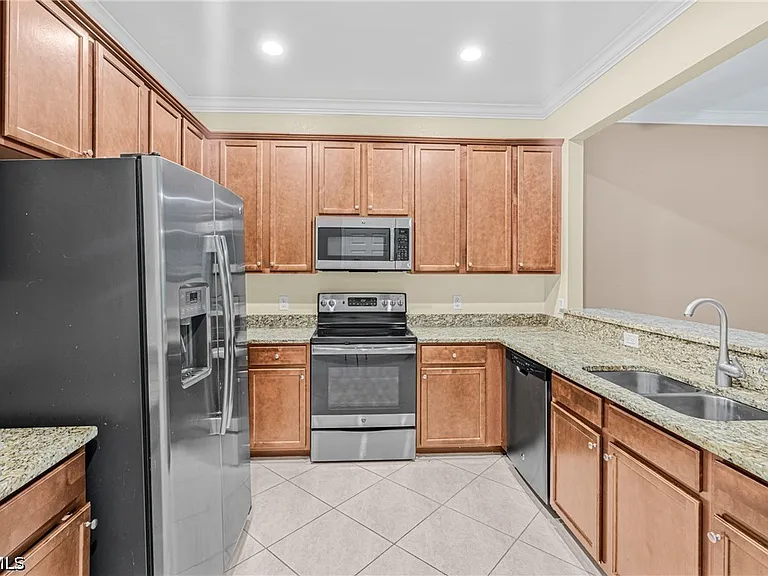 10302 Via Colomba Cir — Photo 4