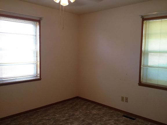 5th image of 1111 S Pershing Ave