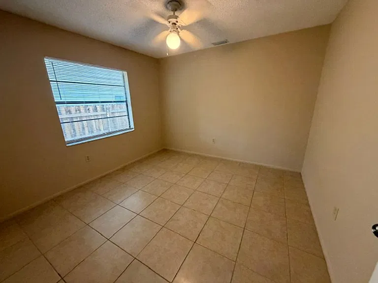 4445 Worcester Rd — Photo 11