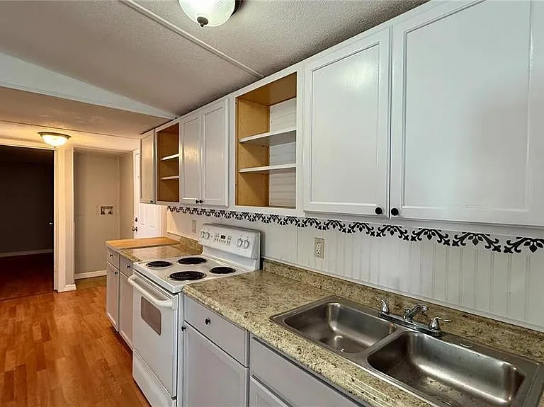 639 Ellison Pkwy — Photo 4