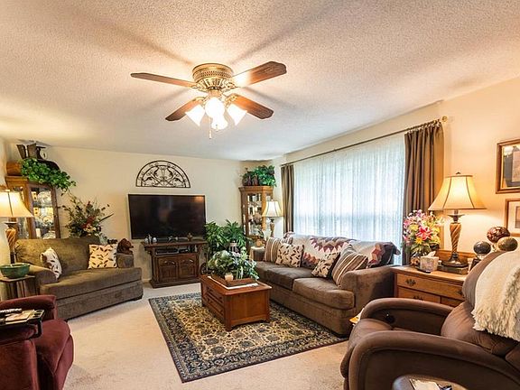 4th image of 14 Brookside Dr