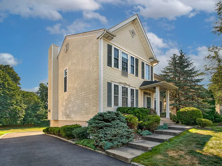 15 Milestone Rd — Photo 3
