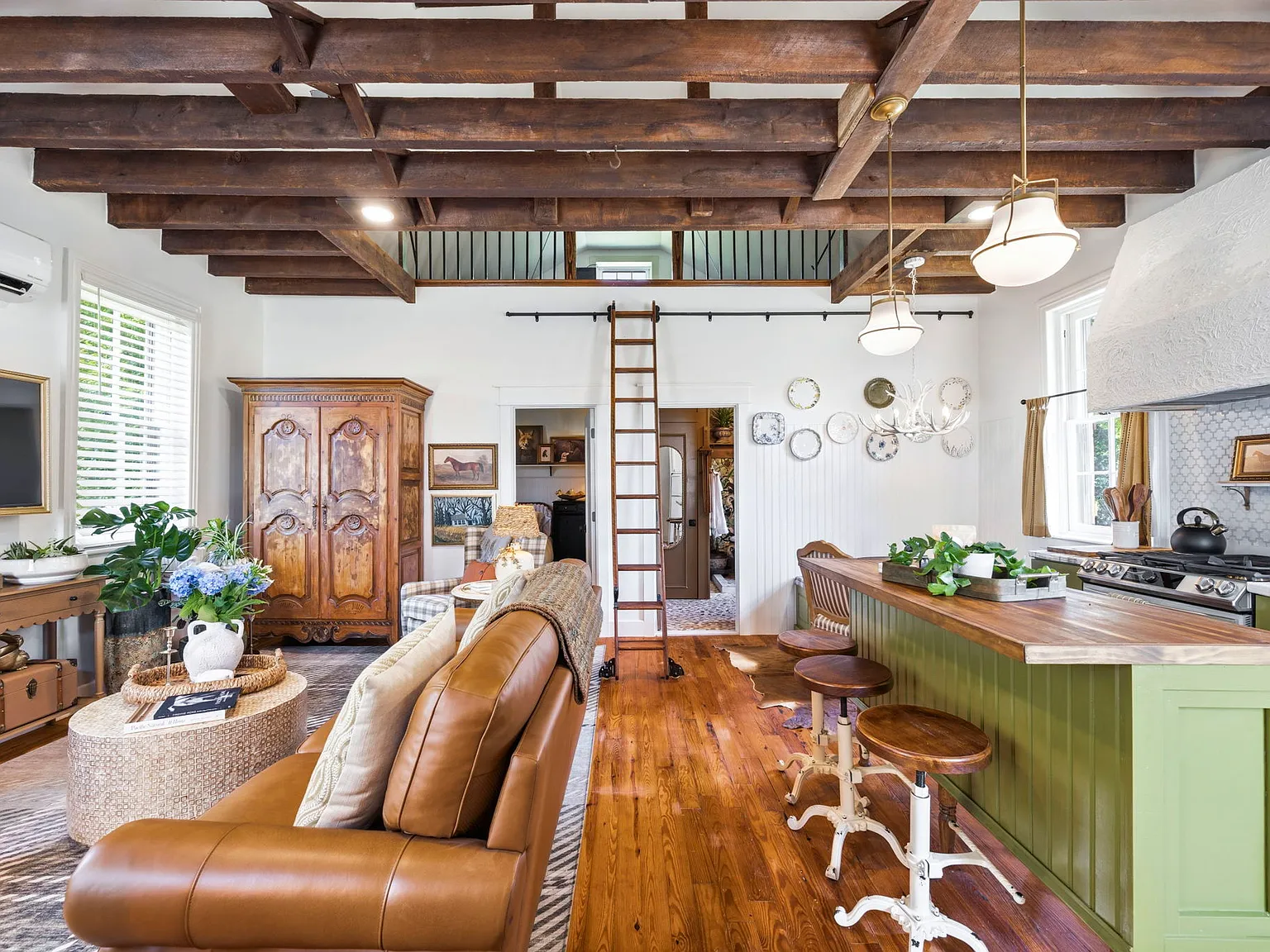 1 bed, 744 sqft, $3,200 — Photo 3