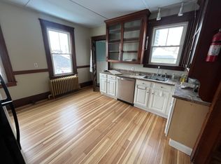 21 Peckham Ave, Newport, RI 02840