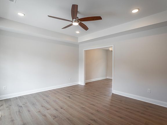 3rd image of 825 Gillespie Rd