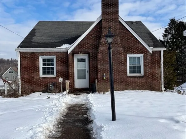 1611 Summit St, White Oak, PA 15131