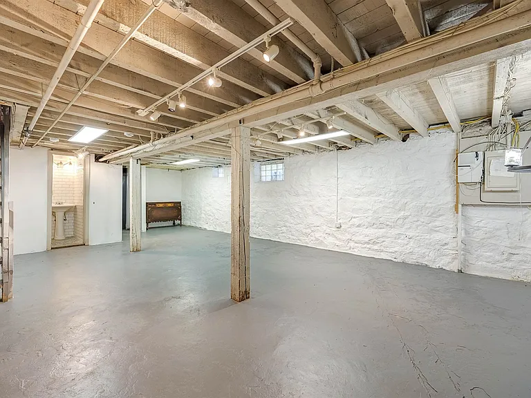 258 Woodlawn Ave — Photo 28