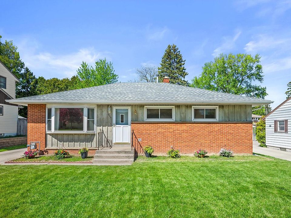 1st image of 1790 Spruce COURT
