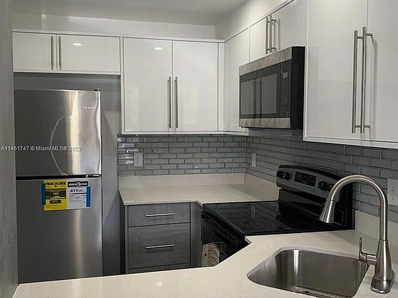 4th image of 9101 Sunrise Lakes Blvd APT 111