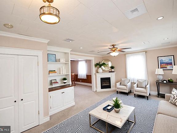 4th image of 105 Center St